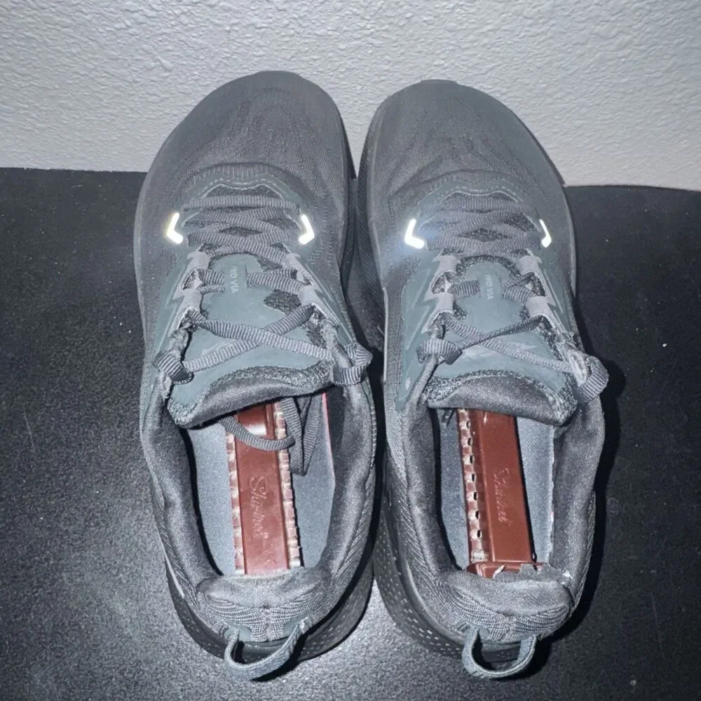 Altra FWD Via sneakers Triple black Women’s Size 9 *flaws